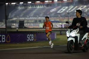 BIB: 76223
                            <button type="button" onclick="openModal(14507124)" class="btn btn-primary btn-sm float-right btn-popup" data-toggle="modal" data-target=".modal-high-quality">
                        <i class="fas fa-shopping-cart"></i> Add to Cart
                    </button>
                                            <button type="button" onclick="isThisMe(14507124, true)" class="btn btn-success btn-sm float-right btn-popup btn-isme hidden" data-toggle="tooltip" data-placement="bottom" title="นี่คือรูปของคุณใช่ไหม คลิกที่นี่เพื่อเอาเข้าอัลบั้ม">
                        <i class="fas fa-plus"></i> Add to album
                    </button>
                    <button type="button" onclick="isThisMe(14507124, false)" class="btn btn-warning btn-sm float-right btn-popup btn-isnotme hidden">
                        <i class="fas fa-ban"></i> Remove from album
                    </button>