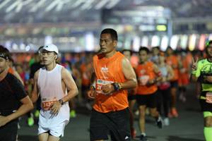 BIB: 742
                            <button type="button" onclick="openModal(14626932)" class="btn btn-primary btn-sm float-right btn-popup" data-toggle="modal" data-target=".modal-high-quality">
                        <i class="fas fa-shopping-cart"></i> Add to Cart
                    </button>
                                            <button type="button" onclick="isThisMe(14626932, true)" class="btn btn-success btn-sm float-right btn-popup btn-isme hidden" data-toggle="tooltip" data-placement="bottom" title="นี่คือรูปของคุณใช่ไหม คลิกที่นี่เพื่อเอาเข้าอัลบั้ม">
                        <i class="fas fa-plus"></i> Add to album
                    </button>
                    <button type="button" onclick="isThisMe(14626932, false)" class="btn btn-warning btn-sm float-right btn-popup btn-isnotme hidden">
                        <i class="fas fa-ban"></i> Remove from album
                    </button>