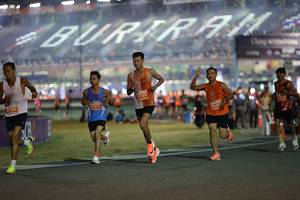 BIB: 27183, 21749, 27613, 2649
                            <button type="button" onclick="openModal(14518264)" class="btn btn-primary btn-sm float-right btn-popup" data-toggle="modal" data-target=".modal-high-quality">
                        <i class="fas fa-shopping-cart"></i> Add to Cart
                    </button>
                                            <button type="button" onclick="isThisMe(14518264, true)" class="btn btn-success btn-sm float-right btn-popup btn-isme hidden" data-toggle="tooltip" data-placement="bottom" title="นี่คือรูปของคุณใช่ไหม คลิกที่นี่เพื่อเอาเข้าอัลบั้ม">
                        <i class="fas fa-plus"></i> Add to album
                    </button>
                    <button type="button" onclick="isThisMe(14518264, false)" class="btn btn-warning btn-sm float-right btn-popup btn-isnotme hidden">
                        <i class="fas fa-ban"></i> Remove from album
                    </button>