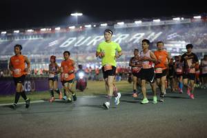 BIB: 2792
                            <button type="button" onclick="openModal(14558182)" class="btn btn-primary btn-sm float-right btn-popup" data-toggle="modal" data-target=".modal-high-quality">
                        <i class="fas fa-shopping-cart"></i> Add to Cart
                    </button>
                                            <button type="button" onclick="isThisMe(14558182, true)" class="btn btn-success btn-sm float-right btn-popup btn-isme hidden" data-toggle="tooltip" data-placement="bottom" title="นี่คือรูปของคุณใช่ไหม คลิกที่นี่เพื่อเอาเข้าอัลบั้ม">
                        <i class="fas fa-plus"></i> Add to album
                    </button>
                    <button type="button" onclick="isThisMe(14558182, false)" class="btn btn-warning btn-sm float-right btn-popup btn-isnotme hidden">
                        <i class="fas fa-ban"></i> Remove from album
                    </button>