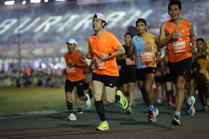 BIB: 20456, 20453, 092
                            <button type="button" onclick="openModal(14528236)" class="btn btn-primary btn-sm float-right btn-popup" data-toggle="modal" data-target=".modal-high-quality">
                        <i class="fas fa-shopping-cart"></i> Add to Cart
                    </button>
                                            <button type="button" onclick="isThisMe(14528236, true)" class="btn btn-success btn-sm float-right btn-popup btn-isme hidden" data-toggle="tooltip" data-placement="bottom" title="นี่คือรูปของคุณใช่ไหม คลิกที่นี่เพื่อเอาเข้าอัลบั้ม">
                        <i class="fas fa-plus"></i> Add to album
                    </button>
                    <button type="button" onclick="isThisMe(14528236, false)" class="btn btn-warning btn-sm float-right btn-popup btn-isnotme hidden">
                        <i class="fas fa-ban"></i> Remove from album
                    </button>