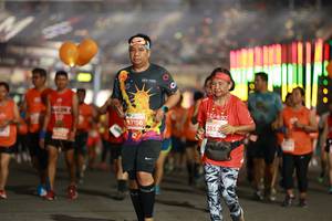 BIB: 7156, 285
                            <button type="button" onclick="openModal(14338361)" class="btn btn-primary btn-sm float-right btn-popup" data-toggle="modal" data-target=".modal-high-quality">
                        <i class="fas fa-shopping-cart"></i> Add to Cart
                    </button>
                                            <button type="button" onclick="isThisMe(14338361, true)" class="btn btn-success btn-sm float-right btn-popup btn-isme hidden" data-toggle="tooltip" data-placement="bottom" title="นี่คือรูปของคุณใช่ไหม คลิกที่นี่เพื่อเอาเข้าอัลบั้ม">
                        <i class="fas fa-plus"></i> Add to album
                    </button>
                    <button type="button" onclick="isThisMe(14338361, false)" class="btn btn-warning btn-sm float-right btn-popup btn-isnotme hidden">
                        <i class="fas fa-ban"></i> Remove from album
                    </button>