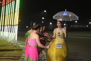 BIB: 76404
                            <button type="button" onclick="openModal(13911378)" class="btn btn-primary btn-sm float-right btn-popup" data-toggle="modal" data-target=".modal-high-quality">
                        <i class="fas fa-shopping-cart"></i> Add to Cart
                    </button>
                                            <button type="button" onclick="isThisMe(13911378, true)" class="btn btn-success btn-sm float-right btn-popup btn-isme hidden" data-toggle="tooltip" data-placement="bottom" title="นี่คือรูปของคุณใช่ไหม คลิกที่นี่เพื่อเอาเข้าอัลบั้ม">
                        <i class="fas fa-plus"></i> Add to album
                    </button>
                    <button type="button" onclick="isThisMe(13911378, false)" class="btn btn-warning btn-sm float-right btn-popup btn-isnotme hidden">
                        <i class="fas fa-ban"></i> Remove from album
                    </button>