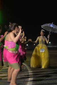 BIB: 76404
                            <button type="button" onclick="openModal(13907567)" class="btn btn-primary btn-sm float-right btn-popup" data-toggle="modal" data-target=".modal-high-quality">
                        <i class="fas fa-shopping-cart"></i> Add to Cart
                    </button>
                                            <button type="button" onclick="isThisMe(13907567, true)" class="btn btn-success btn-sm float-right btn-popup btn-isme hidden" data-toggle="tooltip" data-placement="bottom" title="นี่คือรูปของคุณใช่ไหม คลิกที่นี่เพื่อเอาเข้าอัลบั้ม">
                        <i class="fas fa-plus"></i> Add to album
                    </button>
                    <button type="button" onclick="isThisMe(13907567, false)" class="btn btn-warning btn-sm float-right btn-popup btn-isnotme hidden">
                        <i class="fas fa-ban"></i> Remove from album
                    </button>