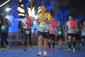 BIB: 292, 40377, 6902
                            <button type="button" onclick="openModal(14651382)" class="btn btn-primary btn-sm float-right btn-popup" data-toggle="modal" data-target=".modal-high-quality">
                        <i class="fas fa-shopping-cart"></i> Add to Cart
                    </button>
                                            <button type="button" onclick="isThisMe(14651382, true)" class="btn btn-success btn-sm float-right btn-popup btn-isme hidden" data-toggle="tooltip" data-placement="bottom" title="นี่คือรูปของคุณใช่ไหม คลิกที่นี่เพื่อเอาเข้าอัลบั้ม">
                        <i class="fas fa-plus"></i> Add to album
                    </button>
                    <button type="button" onclick="isThisMe(14651382, false)" class="btn btn-warning btn-sm float-right btn-popup btn-isnotme hidden">
                        <i class="fas fa-ban"></i> Remove from album
                    </button>