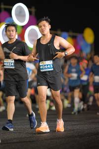 BIB: 46834, 40443
                            <button type="button" onclick="openModal(14489137)" class="btn btn-primary btn-sm float-right btn-popup" data-toggle="modal" data-target=".modal-high-quality">
                        <i class="fas fa-shopping-cart"></i> Add to Cart
                    </button>
                                            <button type="button" onclick="isThisMe(14489137, true)" class="btn btn-success btn-sm float-right btn-popup btn-isme hidden" data-toggle="tooltip" data-placement="bottom" title="นี่คือรูปของคุณใช่ไหม คลิกที่นี่เพื่อเอาเข้าอัลบั้ม">
                        <i class="fas fa-plus"></i> Add to album
                    </button>
                    <button type="button" onclick="isThisMe(14489137, false)" class="btn btn-warning btn-sm float-right btn-popup btn-isnotme hidden">
                        <i class="fas fa-ban"></i> Remove from album
                    </button>