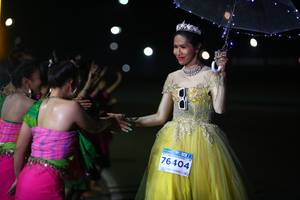 BIB: 76404
                            <button type="button" onclick="openModal(14222770)" class="btn btn-primary btn-sm float-right btn-popup" data-toggle="modal" data-target=".modal-high-quality">
                        <i class="fas fa-shopping-cart"></i> Add to Cart
                    </button>
                                            <button type="button" onclick="isThisMe(14222770, true)" class="btn btn-success btn-sm float-right btn-popup btn-isme hidden" data-toggle="tooltip" data-placement="bottom" title="นี่คือรูปของคุณใช่ไหม คลิกที่นี่เพื่อเอาเข้าอัลบั้ม">
                        <i class="fas fa-plus"></i> Add to album
                    </button>
                    <button type="button" onclick="isThisMe(14222770, false)" class="btn btn-warning btn-sm float-right btn-popup btn-isnotme hidden">
                        <i class="fas fa-ban"></i> Remove from album
                    </button>