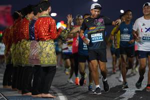 BIB: 45924, 46085, 459
                            <button type="button" onclick="openModal(13851542)" class="btn btn-primary btn-sm float-right btn-popup" data-toggle="modal" data-target=".modal-high-quality">
                        <i class="fas fa-shopping-cart"></i> Add to Cart
                    </button>
                                            <button type="button" onclick="isThisMe(13851542, true)" class="btn btn-success btn-sm float-right btn-popup btn-isme hidden" data-toggle="tooltip" data-placement="bottom" title="นี่คือรูปของคุณใช่ไหม คลิกที่นี่เพื่อเอาเข้าอัลบั้ม">
                        <i class="fas fa-plus"></i> Add to album
                    </button>
                    <button type="button" onclick="isThisMe(13851542, false)" class="btn btn-warning btn-sm float-right btn-popup btn-isnotme hidden">
                        <i class="fas fa-ban"></i> Remove from album
                    </button>