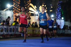 BIB: 40652
                            <button type="button" onclick="openModal(14221413)" class="btn btn-primary btn-sm float-right btn-popup" data-toggle="modal" data-target=".modal-high-quality">
                        <i class="fas fa-shopping-cart"></i> Add to Cart
                    </button>
                                            <button type="button" onclick="isThisMe(14221413, true)" class="btn btn-success btn-sm float-right btn-popup btn-isme hidden" data-toggle="tooltip" data-placement="bottom" title="นี่คือรูปของคุณใช่ไหม คลิกที่นี่เพื่อเอาเข้าอัลบั้ม">
                        <i class="fas fa-plus"></i> Add to album
                    </button>
                    <button type="button" onclick="isThisMe(14221413, false)" class="btn btn-warning btn-sm float-right btn-popup btn-isnotme hidden">
                        <i class="fas fa-ban"></i> Remove from album
                    </button>