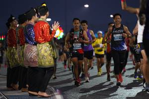 BIB: 40212, 42561
                            <button type="button" onclick="openModal(13846884)" class="btn btn-primary btn-sm float-right btn-popup" data-toggle="modal" data-target=".modal-high-quality">
                        <i class="fas fa-shopping-cart"></i> Add to Cart
                    </button>
                                            <button type="button" onclick="isThisMe(13846884, true)" class="btn btn-success btn-sm float-right btn-popup btn-isme hidden" data-toggle="tooltip" data-placement="bottom" title="นี่คือรูปของคุณใช่ไหม คลิกที่นี่เพื่อเอาเข้าอัลบั้ม">
                        <i class="fas fa-plus"></i> Add to album
                    </button>
                    <button type="button" onclick="isThisMe(13846884, false)" class="btn btn-warning btn-sm float-right btn-popup btn-isnotme hidden">
                        <i class="fas fa-ban"></i> Remove from album
                    </button>