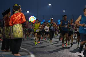 BIB: 1951, 40444, 
                            <button type="button" onclick="openModal(13843945)" class="btn btn-primary btn-sm float-right btn-popup" data-toggle="modal" data-target=".modal-high-quality">
                        <i class="fas fa-shopping-cart"></i> Add to Cart
                    </button>
                                            <button type="button" onclick="isThisMe(13843945, true)" class="btn btn-success btn-sm float-right btn-popup btn-isme hidden" data-toggle="tooltip" data-placement="bottom" title="นี่คือรูปของคุณใช่ไหม คลิกที่นี่เพื่อเอาเข้าอัลบั้ม">
                        <i class="fas fa-plus"></i> Add to album
                    </button>
                    <button type="button" onclick="isThisMe(13843945, false)" class="btn btn-warning btn-sm float-right btn-popup btn-isnotme hidden">
                        <i class="fas fa-ban"></i> Remove from album
                    </button>