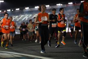 BIB: 240, 211, 220, 25924
                            <button type="button" onclick="openModal(13960686)" class="btn btn-primary btn-sm float-right btn-popup" data-toggle="modal" data-target=".modal-high-quality">
                        <i class="fas fa-shopping-cart"></i> Add to Cart
                    </button>
                                            <button type="button" onclick="isThisMe(13960686, true)" class="btn btn-success btn-sm float-right btn-popup btn-isme hidden" data-toggle="tooltip" data-placement="bottom" title="นี่คือรูปของคุณใช่ไหม คลิกที่นี่เพื่อเอาเข้าอัลบั้ม">
                        <i class="fas fa-plus"></i> Add to album
                    </button>
                    <button type="button" onclick="isThisMe(13960686, false)" class="btn btn-warning btn-sm float-right btn-popup btn-isnotme hidden">
                        <i class="fas fa-ban"></i> Remove from album
                    </button>