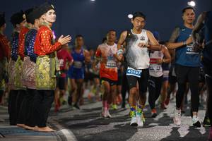 BIB: 45587
                            <button type="button" onclick="openModal(13855320)" class="btn btn-primary btn-sm float-right btn-popup" data-toggle="modal" data-target=".modal-high-quality">
                        <i class="fas fa-shopping-cart"></i> Add to Cart
                    </button>
                                            <button type="button" onclick="isThisMe(13855320, true)" class="btn btn-success btn-sm float-right btn-popup btn-isme hidden" data-toggle="tooltip" data-placement="bottom" title="นี่คือรูปของคุณใช่ไหม คลิกที่นี่เพื่อเอาเข้าอัลบั้ม">
                        <i class="fas fa-plus"></i> Add to album
                    </button>
                    <button type="button" onclick="isThisMe(13855320, false)" class="btn btn-warning btn-sm float-right btn-popup btn-isnotme hidden">
                        <i class="fas fa-ban"></i> Remove from album
                    </button>