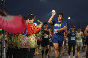 BIB: 4328
                            <button type="button" onclick="openModal(13852213)" class="btn btn-primary btn-sm float-right btn-popup" data-toggle="modal" data-target=".modal-high-quality">
                        <i class="fas fa-shopping-cart"></i> Add to Cart
                    </button>
                                            <button type="button" onclick="isThisMe(13852213, true)" class="btn btn-success btn-sm float-right btn-popup btn-isme hidden" data-toggle="tooltip" data-placement="bottom" title="นี่คือรูปของคุณใช่ไหม คลิกที่นี่เพื่อเอาเข้าอัลบั้ม">
                        <i class="fas fa-plus"></i> Add to album
                    </button>
                    <button type="button" onclick="isThisMe(13852213, false)" class="btn btn-warning btn-sm float-right btn-popup btn-isnotme hidden">
                        <i class="fas fa-ban"></i> Remove from album
                    </button>