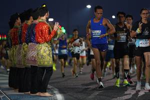 BIB: 40327, 608, 43207
                            <button type="button" onclick="openModal(13850790)" class="btn btn-primary btn-sm float-right btn-popup" data-toggle="modal" data-target=".modal-high-quality">
                        <i class="fas fa-shopping-cart"></i> Add to Cart
                    </button>
                                            <button type="button" onclick="isThisMe(13850790, true)" class="btn btn-success btn-sm float-right btn-popup btn-isme hidden" data-toggle="tooltip" data-placement="bottom" title="นี่คือรูปของคุณใช่ไหม คลิกที่นี่เพื่อเอาเข้าอัลบั้ม">
                        <i class="fas fa-plus"></i> Add to album
                    </button>
                    <button type="button" onclick="isThisMe(13850790, false)" class="btn btn-warning btn-sm float-right btn-popup btn-isnotme hidden">
                        <i class="fas fa-ban"></i> Remove from album
                    </button>