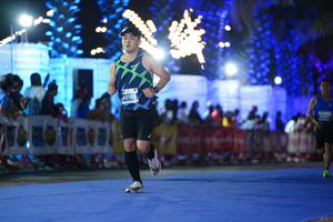 BIB: 40185
                            <button type="button" onclick="openModal(15369249)" class="btn btn-primary btn-sm float-right btn-popup" data-toggle="modal" data-target=".modal-high-quality">
                        <i class="fas fa-shopping-cart"></i> Add to Cart
                    </button>
                                            <button type="button" onclick="isThisMe(15369249, true)" class="btn btn-success btn-sm float-right btn-popup btn-isme hidden" data-toggle="tooltip" data-placement="bottom" title="นี่คือรูปของคุณใช่ไหม คลิกที่นี่เพื่อเอาเข้าอัลบั้ม">
                        <i class="fas fa-plus"></i> Add to album
                    </button>
                    <button type="button" onclick="isThisMe(15369249, false)" class="btn btn-warning btn-sm float-right btn-popup btn-isnotme hidden">
                        <i class="fas fa-ban"></i> Remove from album
                    </button>