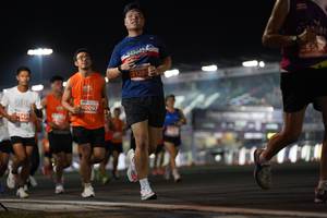 BIB: 5530, 2129, 0097
                            <button type="button" onclick="openModal(13867404)" class="btn btn-primary btn-sm float-right btn-popup" data-toggle="modal" data-target=".modal-high-quality">
                        <i class="fas fa-shopping-cart"></i> Add to Cart
                    </button>
                                            <button type="button" onclick="isThisMe(13867404, true)" class="btn btn-success btn-sm float-right btn-popup btn-isme hidden" data-toggle="tooltip" data-placement="bottom" title="นี่คือรูปของคุณใช่ไหม คลิกที่นี่เพื่อเอาเข้าอัลบั้ม">
                        <i class="fas fa-plus"></i> Add to album
                    </button>
                    <button type="button" onclick="isThisMe(13867404, false)" class="btn btn-warning btn-sm float-right btn-popup btn-isnotme hidden">
                        <i class="fas fa-ban"></i> Remove from album
                    </button>