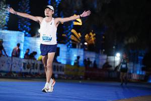 BIB: 40127
                            <button type="button" onclick="openModal(14242055)" class="btn btn-primary btn-sm float-right btn-popup" data-toggle="modal" data-target=".modal-high-quality">
                        <i class="fas fa-shopping-cart"></i> Add to Cart
                    </button>
                                            <button type="button" onclick="isThisMe(14242055, true)" class="btn btn-success btn-sm float-right btn-popup btn-isme hidden" data-toggle="tooltip" data-placement="bottom" title="นี่คือรูปของคุณใช่ไหม คลิกที่นี่เพื่อเอาเข้าอัลบั้ม">
                        <i class="fas fa-plus"></i> Add to album
                    </button>
                    <button type="button" onclick="isThisMe(14242055, false)" class="btn btn-warning btn-sm float-right btn-popup btn-isnotme hidden">
                        <i class="fas fa-ban"></i> Remove from album
                    </button>