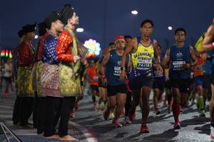 BIB: 74415, 460, 409
                            <button type="button" onclick="openModal(13845023)" class="btn btn-primary btn-sm float-right btn-popup" data-toggle="modal" data-target=".modal-high-quality">
                        <i class="fas fa-shopping-cart"></i> Add to Cart
                    </button>
                                            <button type="button" onclick="isThisMe(13845023, true)" class="btn btn-success btn-sm float-right btn-popup btn-isme hidden" data-toggle="tooltip" data-placement="bottom" title="นี่คือรูปของคุณใช่ไหม คลิกที่นี่เพื่อเอาเข้าอัลบั้ม">
                        <i class="fas fa-plus"></i> Add to album
                    </button>
                    <button type="button" onclick="isThisMe(13845023, false)" class="btn btn-warning btn-sm float-right btn-popup btn-isnotme hidden">
                        <i class="fas fa-ban"></i> Remove from album
                    </button>