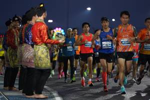 BIB: 4154, 46822, 5254, 4079, 4224
                            <button type="button" onclick="openModal(13844725)" class="btn btn-primary btn-sm float-right btn-popup" data-toggle="modal" data-target=".modal-high-quality">
                        <i class="fas fa-shopping-cart"></i> Add to Cart
                    </button>
                                            <button type="button" onclick="isThisMe(13844725, true)" class="btn btn-success btn-sm float-right btn-popup btn-isme hidden" data-toggle="tooltip" data-placement="bottom" title="นี่คือรูปของคุณใช่ไหม คลิกที่นี่เพื่อเอาเข้าอัลบั้ม">
                        <i class="fas fa-plus"></i> Add to album
                    </button>
                    <button type="button" onclick="isThisMe(13844725, false)" class="btn btn-warning btn-sm float-right btn-popup btn-isnotme hidden">
                        <i class="fas fa-ban"></i> Remove from album
                    </button>