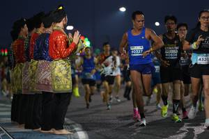 BIB: 40327, 40608, 4320, 1460
                            <button type="button" onclick="openModal(13850813)" class="btn btn-primary btn-sm float-right btn-popup" data-toggle="modal" data-target=".modal-high-quality">
                        <i class="fas fa-shopping-cart"></i> Add to Cart
                    </button>
                                            <button type="button" onclick="isThisMe(13850813, true)" class="btn btn-success btn-sm float-right btn-popup btn-isme hidden" data-toggle="tooltip" data-placement="bottom" title="นี่คือรูปของคุณใช่ไหม คลิกที่นี่เพื่อเอาเข้าอัลบั้ม">
                        <i class="fas fa-plus"></i> Add to album
                    </button>
                    <button type="button" onclick="isThisMe(13850813, false)" class="btn btn-warning btn-sm float-right btn-popup btn-isnotme hidden">
                        <i class="fas fa-ban"></i> Remove from album
                    </button>