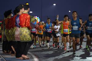 BIB: 46201, 46232, 5402, 46179, 4079, 41254, 479
                            <button type="button" onclick="openModal(13844303)" class="btn btn-primary btn-sm float-right btn-popup" data-toggle="modal" data-target=".modal-high-quality">
                        <i class="fas fa-shopping-cart"></i> Add to Cart
                    </button>
                                            <button type="button" onclick="isThisMe(13844303, true)" class="btn btn-success btn-sm float-right btn-popup btn-isme hidden" data-toggle="tooltip" data-placement="bottom" title="นี่คือรูปของคุณใช่ไหม คลิกที่นี่เพื่อเอาเข้าอัลบั้ม">
                        <i class="fas fa-plus"></i> Add to album
                    </button>
                    <button type="button" onclick="isThisMe(13844303, false)" class="btn btn-warning btn-sm float-right btn-popup btn-isnotme hidden">
                        <i class="fas fa-ban"></i> Remove from album
                    </button>