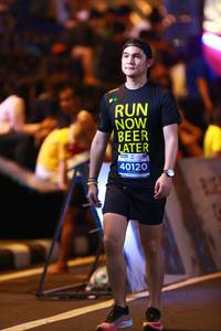 BIB: 40120
                            <button type="button" onclick="openModal(14323895)" class="btn btn-primary btn-sm float-right btn-popup" data-toggle="modal" data-target=".modal-high-quality">
                        <i class="fas fa-shopping-cart"></i> Add to Cart
                    </button>
                                            <button type="button" onclick="isThisMe(14323895, true)" class="btn btn-success btn-sm float-right btn-popup btn-isme hidden" data-toggle="tooltip" data-placement="bottom" title="นี่คือรูปของคุณใช่ไหม คลิกที่นี่เพื่อเอาเข้าอัลบั้ม">
                        <i class="fas fa-plus"></i> Add to album
                    </button>
                    <button type="button" onclick="isThisMe(14323895, false)" class="btn btn-warning btn-sm float-right btn-popup btn-isnotme hidden">
                        <i class="fas fa-ban"></i> Remove from album
                    </button>