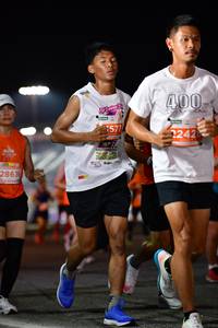 BIB: 400, 2242, 2863
                            <button type="button" onclick="openModal(15724715)" class="btn btn-primary btn-sm float-right btn-popup" data-toggle="modal" data-target=".modal-high-quality">
                        <i class="fas fa-shopping-cart"></i> Add to Cart
                    </button>
                                            <button type="button" onclick="isThisMe(15724715, true)" class="btn btn-success btn-sm float-right btn-popup btn-isme hidden" data-toggle="tooltip" data-placement="bottom" title="นี่คือรูปของคุณใช่ไหม คลิกที่นี่เพื่อเอาเข้าอัลบั้ม">
                        <i class="fas fa-plus"></i> Add to album
                    </button>
                    <button type="button" onclick="isThisMe(15724715, false)" class="btn btn-warning btn-sm float-right btn-popup btn-isnotme hidden">
                        <i class="fas fa-ban"></i> Remove from album
                    </button>