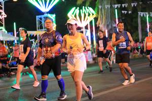 BIB: 0402, 2041, 245
                            <button type="button" onclick="openModal(15017115)" class="btn btn-primary btn-sm float-right btn-popup" data-toggle="modal" data-target=".modal-high-quality">
                        <i class="fas fa-shopping-cart"></i> Add to Cart
                    </button>
                                            <button type="button" onclick="isThisMe(15017115, true)" class="btn btn-success btn-sm float-right btn-popup btn-isme hidden" data-toggle="tooltip" data-placement="bottom" title="นี่คือรูปของคุณใช่ไหม คลิกที่นี่เพื่อเอาเข้าอัลบั้ม">
                        <i class="fas fa-plus"></i> Add to album
                    </button>
                    <button type="button" onclick="isThisMe(15017115, false)" class="btn btn-warning btn-sm float-right btn-popup btn-isnotme hidden">
                        <i class="fas fa-ban"></i> Remove from album
                    </button>