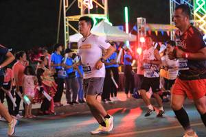 BIB: 928, 2288, 40071
                            <button type="button" onclick="openModal(14096178)" class="btn btn-primary btn-sm float-right btn-popup" data-toggle="modal" data-target=".modal-high-quality">
                        <i class="fas fa-shopping-cart"></i> Add to Cart
                    </button>
                                            <button type="button" onclick="isThisMe(14096178, true)" class="btn btn-success btn-sm float-right btn-popup btn-isme hidden" data-toggle="tooltip" data-placement="bottom" title="นี่คือรูปของคุณใช่ไหม คลิกที่นี่เพื่อเอาเข้าอัลบั้ม">
                        <i class="fas fa-plus"></i> Add to album
                    </button>
                    <button type="button" onclick="isThisMe(14096178, false)" class="btn btn-warning btn-sm float-right btn-popup btn-isnotme hidden">
                        <i class="fas fa-ban"></i> Remove from album
                    </button>