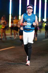 BIB: 1924
                            <button type="button" onclick="openModal(14631751)" class="btn btn-primary btn-sm float-right btn-popup" data-toggle="modal" data-target=".modal-high-quality">
                        <i class="fas fa-shopping-cart"></i> Add to Cart
                    </button>
                                            <button type="button" onclick="isThisMe(14631751, true)" class="btn btn-success btn-sm float-right btn-popup btn-isme hidden" data-toggle="tooltip" data-placement="bottom" title="นี่คือรูปของคุณใช่ไหม คลิกที่นี่เพื่อเอาเข้าอัลบั้ม">
                        <i class="fas fa-plus"></i> Add to album
                    </button>
                    <button type="button" onclick="isThisMe(14631751, false)" class="btn btn-warning btn-sm float-right btn-popup btn-isnotme hidden">
                        <i class="fas fa-ban"></i> Remove from album
                    </button>