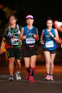 BIB: 4098, 42909, 74410
                            <button type="button" onclick="openModal(13848317)" class="btn btn-primary btn-sm float-right btn-popup" data-toggle="modal" data-target=".modal-high-quality">
                        <i class="fas fa-shopping-cart"></i> Add to Cart
                    </button>
                                            <button type="button" onclick="isThisMe(13848317, true)" class="btn btn-success btn-sm float-right btn-popup btn-isme hidden" data-toggle="tooltip" data-placement="bottom" title="นี่คือรูปของคุณใช่ไหม คลิกที่นี่เพื่อเอาเข้าอัลบั้ม">
                        <i class="fas fa-plus"></i> Add to album
                    </button>
                    <button type="button" onclick="isThisMe(13848317, false)" class="btn btn-warning btn-sm float-right btn-popup btn-isnotme hidden">
                        <i class="fas fa-ban"></i> Remove from album
                    </button>