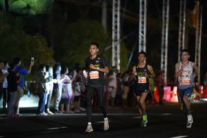 BIB: 20196, 27425, 26716
                            <button type="button" onclick="openModal(15781865)" class="btn btn-primary btn-sm float-right btn-popup" data-toggle="modal" data-target=".modal-high-quality">
                        <i class="fas fa-shopping-cart"></i> Add to Cart
                    </button>
                                            <button type="button" onclick="isThisMe(15781865, true)" class="btn btn-success btn-sm float-right btn-popup btn-isme hidden" data-toggle="tooltip" data-placement="bottom" title="นี่คือรูปของคุณใช่ไหม คลิกที่นี่เพื่อเอาเข้าอัลบั้ม">
                        <i class="fas fa-plus"></i> Add to album
                    </button>
                    <button type="button" onclick="isThisMe(15781865, false)" class="btn btn-warning btn-sm float-right btn-popup btn-isnotme hidden">
                        <i class="fas fa-ban"></i> Remove from album
                    </button>