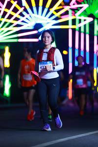 BIB: 433
                            <button type="button" onclick="openModal(13965532)" class="btn btn-primary btn-sm float-right btn-popup" data-toggle="modal" data-target=".modal-high-quality">
                        <i class="fas fa-shopping-cart"></i> Add to Cart
                    </button>
                                            <button type="button" onclick="isThisMe(13965532, true)" class="btn btn-success btn-sm float-right btn-popup btn-isme hidden" data-toggle="tooltip" data-placement="bottom" title="นี่คือรูปของคุณใช่ไหม คลิกที่นี่เพื่อเอาเข้าอัลบั้ม">
                        <i class="fas fa-plus"></i> Add to album
                    </button>
                    <button type="button" onclick="isThisMe(13965532, false)" class="btn btn-warning btn-sm float-right btn-popup btn-isnotme hidden">
                        <i class="fas fa-ban"></i> Remove from album
                    </button>