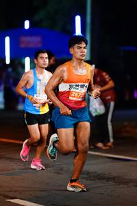 BIB: 2572, 560
                            <button type="button" onclick="openModal(14743014)" class="btn btn-primary btn-sm float-right btn-popup" data-toggle="modal" data-target=".modal-high-quality">
                        <i class="fas fa-shopping-cart"></i> Add to Cart
                    </button>
                                            <button type="button" onclick="isThisMe(14743014, true)" class="btn btn-success btn-sm float-right btn-popup btn-isme hidden" data-toggle="tooltip" data-placement="bottom" title="นี่คือรูปของคุณใช่ไหม คลิกที่นี่เพื่อเอาเข้าอัลบั้ม">
                        <i class="fas fa-plus"></i> Add to album
                    </button>
                    <button type="button" onclick="isThisMe(14743014, false)" class="btn btn-warning btn-sm float-right btn-popup btn-isnotme hidden">
                        <i class="fas fa-ban"></i> Remove from album
                    </button>