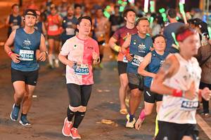 BIB: 402, 41164, 40545
                            <button type="button" onclick="openModal(14721072)" class="btn btn-primary btn-sm float-right btn-popup" data-toggle="modal" data-target=".modal-high-quality">
                        <i class="fas fa-shopping-cart"></i> Add to Cart
                    </button>
                                            <button type="button" onclick="isThisMe(14721072, true)" class="btn btn-success btn-sm float-right btn-popup btn-isme hidden" data-toggle="tooltip" data-placement="bottom" title="นี่คือรูปของคุณใช่ไหม คลิกที่นี่เพื่อเอาเข้าอัลบั้ม">
                        <i class="fas fa-plus"></i> Add to album
                    </button>
                    <button type="button" onclick="isThisMe(14721072, false)" class="btn btn-warning btn-sm float-right btn-popup btn-isnotme hidden">
                        <i class="fas fa-ban"></i> Remove from album
                    </button>