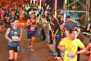 BIB: 400, 40344, 4012
                            <button type="button" onclick="openModal(14641059)" class="btn btn-primary btn-sm float-right btn-popup" data-toggle="modal" data-target=".modal-high-quality">
                        <i class="fas fa-shopping-cart"></i> Add to Cart
                    </button>
                                            <button type="button" onclick="isThisMe(14641059, true)" class="btn btn-success btn-sm float-right btn-popup btn-isme hidden" data-toggle="tooltip" data-placement="bottom" title="นี่คือรูปของคุณใช่ไหม คลิกที่นี่เพื่อเอาเข้าอัลบั้ม">
                        <i class="fas fa-plus"></i> Add to album
                    </button>
                    <button type="button" onclick="isThisMe(14641059, false)" class="btn btn-warning btn-sm float-right btn-popup btn-isnotme hidden">
                        <i class="fas fa-ban"></i> Remove from album
                    </button>