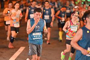 BIB: 921, 4305, 45115
                            <button type="button" onclick="openModal(14709505)" class="btn btn-primary btn-sm float-right btn-popup" data-toggle="modal" data-target=".modal-high-quality">
                        <i class="fas fa-shopping-cart"></i> Add to Cart
                    </button>
                                            <button type="button" onclick="isThisMe(14709505, true)" class="btn btn-success btn-sm float-right btn-popup btn-isme hidden" data-toggle="tooltip" data-placement="bottom" title="นี่คือรูปของคุณใช่ไหม คลิกที่นี่เพื่อเอาเข้าอัลบั้ม">
                        <i class="fas fa-plus"></i> Add to album
                    </button>
                    <button type="button" onclick="isThisMe(14709505, false)" class="btn btn-warning btn-sm float-right btn-popup btn-isnotme hidden">
                        <i class="fas fa-ban"></i> Remove from album
                    </button>