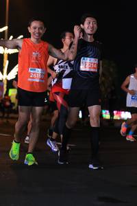 BIB: 214, 26199
                            <button type="button" onclick="openModal(14707692)" class="btn btn-primary btn-sm float-right btn-popup" data-toggle="modal" data-target=".modal-high-quality">
                        <i class="fas fa-shopping-cart"></i> Add to Cart
                    </button>
                                            <button type="button" onclick="isThisMe(14707692, true)" class="btn btn-success btn-sm float-right btn-popup btn-isme hidden" data-toggle="tooltip" data-placement="bottom" title="นี่คือรูปของคุณใช่ไหม คลิกที่นี่เพื่อเอาเข้าอัลบั้ม">
                        <i class="fas fa-plus"></i> Add to album
                    </button>
                    <button type="button" onclick="isThisMe(14707692, false)" class="btn btn-warning btn-sm float-right btn-popup btn-isnotme hidden">
                        <i class="fas fa-ban"></i> Remove from album
                    </button>