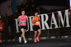 BIB: 400, 22245
                            <button type="button" onclick="openModal(13741942)" class="btn btn-primary btn-sm float-right btn-popup" data-toggle="modal" data-target=".modal-high-quality">
                        <i class="fas fa-shopping-cart"></i> Add to Cart
                    </button>
                                            <button type="button" onclick="isThisMe(13741942, true)" class="btn btn-success btn-sm float-right btn-popup btn-isme hidden" data-toggle="tooltip" data-placement="bottom" title="นี่คือรูปของคุณใช่ไหม คลิกที่นี่เพื่อเอาเข้าอัลบั้ม">
                        <i class="fas fa-plus"></i> Add to album
                    </button>
                    <button type="button" onclick="isThisMe(13741942, false)" class="btn btn-warning btn-sm float-right btn-popup btn-isnotme hidden">
                        <i class="fas fa-ban"></i> Remove from album
                    </button>