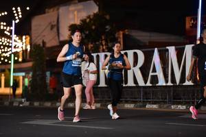 BIB: 45542
                            <button type="button" onclick="openModal(13780745)" class="btn btn-primary btn-sm float-right btn-popup" data-toggle="modal" data-target=".modal-high-quality">
                        <i class="fas fa-shopping-cart"></i> Add to Cart
                    </button>
                                            <button type="button" onclick="isThisMe(13780745, true)" class="btn btn-success btn-sm float-right btn-popup btn-isme hidden" data-toggle="tooltip" data-placement="bottom" title="นี่คือรูปของคุณใช่ไหม คลิกที่นี่เพื่อเอาเข้าอัลบั้ม">
                        <i class="fas fa-plus"></i> Add to album
                    </button>
                    <button type="button" onclick="isThisMe(13780745, false)" class="btn btn-warning btn-sm float-right btn-popup btn-isnotme hidden">
                        <i class="fas fa-ban"></i> Remove from album
                    </button>
