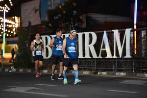 BIB: 41527, 42157, 344
                            <button type="button" onclick="openModal(13782376)" class="btn btn-primary btn-sm float-right btn-popup" data-toggle="modal" data-target=".modal-high-quality">
                        <i class="fas fa-shopping-cart"></i> Add to Cart
                    </button>
                                            <button type="button" onclick="isThisMe(13782376, true)" class="btn btn-success btn-sm float-right btn-popup btn-isme hidden" data-toggle="tooltip" data-placement="bottom" title="นี่คือรูปของคุณใช่ไหม คลิกที่นี่เพื่อเอาเข้าอัลบั้ม">
                        <i class="fas fa-plus"></i> Add to album
                    </button>
                    <button type="button" onclick="isThisMe(13782376, false)" class="btn btn-warning btn-sm float-right btn-popup btn-isnotme hidden">
                        <i class="fas fa-ban"></i> Remove from album
                    </button>