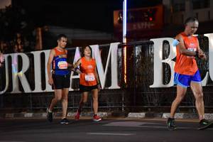 BIB: 6994, 26977, 23921
                            <button type="button" onclick="openModal(13739899)" class="btn btn-primary btn-sm float-right btn-popup" data-toggle="modal" data-target=".modal-high-quality">
                        <i class="fas fa-shopping-cart"></i> Add to Cart
                    </button>
                                            <button type="button" onclick="isThisMe(13739899, true)" class="btn btn-success btn-sm float-right btn-popup btn-isme hidden" data-toggle="tooltip" data-placement="bottom" title="นี่คือรูปของคุณใช่ไหม คลิกที่นี่เพื่อเอาเข้าอัลบั้ม">
                        <i class="fas fa-plus"></i> Add to album
                    </button>
                    <button type="button" onclick="isThisMe(13739899, false)" class="btn btn-warning btn-sm float-right btn-popup btn-isnotme hidden">
                        <i class="fas fa-ban"></i> Remove from album
                    </button>