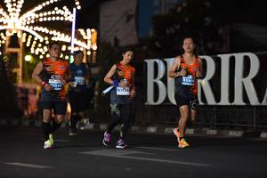 BIB: 42195, 5906, 0548, 47898
                            <button type="button" onclick="openModal(13781259)" class="btn btn-primary btn-sm float-right btn-popup" data-toggle="modal" data-target=".modal-high-quality">
                        <i class="fas fa-shopping-cart"></i> Add to Cart
                    </button>
                                            <button type="button" onclick="isThisMe(13781259, true)" class="btn btn-success btn-sm float-right btn-popup btn-isme hidden" data-toggle="tooltip" data-placement="bottom" title="นี่คือรูปของคุณใช่ไหม คลิกที่นี่เพื่อเอาเข้าอัลบั้ม">
                        <i class="fas fa-plus"></i> Add to album
                    </button>
                    <button type="button" onclick="isThisMe(13781259, false)" class="btn btn-warning btn-sm float-right btn-popup btn-isnotme hidden">
                        <i class="fas fa-ban"></i> Remove from album
                    </button>
