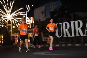 BIB: 23568
                            <button type="button" onclick="openModal(13781033)" class="btn btn-primary btn-sm float-right btn-popup" data-toggle="modal" data-target=".modal-high-quality">
                        <i class="fas fa-shopping-cart"></i> Add to Cart
                    </button>
                                            <button type="button" onclick="isThisMe(13781033, true)" class="btn btn-success btn-sm float-right btn-popup btn-isme hidden" data-toggle="tooltip" data-placement="bottom" title="นี่คือรูปของคุณใช่ไหม คลิกที่นี่เพื่อเอาเข้าอัลบั้ม">
                        <i class="fas fa-plus"></i> Add to album
                    </button>
                    <button type="button" onclick="isThisMe(13781033, false)" class="btn btn-warning btn-sm float-right btn-popup btn-isnotme hidden">
                        <i class="fas fa-ban"></i> Remove from album
                    </button>