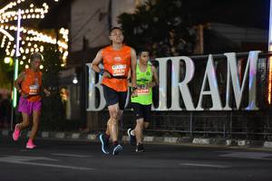 BIB: 21436, 204, 22194
                            <button type="button" onclick="openModal(13727097)" class="btn btn-primary btn-sm float-right btn-popup" data-toggle="modal" data-target=".modal-high-quality">
                        <i class="fas fa-shopping-cart"></i> Add to Cart
                    </button>
                                            <button type="button" onclick="isThisMe(13727097, true)" class="btn btn-success btn-sm float-right btn-popup btn-isme hidden" data-toggle="tooltip" data-placement="bottom" title="นี่คือรูปของคุณใช่ไหม คลิกที่นี่เพื่อเอาเข้าอัลบั้ม">
                        <i class="fas fa-plus"></i> Add to album
                    </button>
                    <button type="button" onclick="isThisMe(13727097, false)" class="btn btn-warning btn-sm float-right btn-popup btn-isnotme hidden">
                        <i class="fas fa-ban"></i> Remove from album
                    </button>