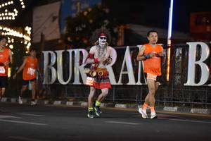 BIB: 21498, 432, 144
                            <button type="button" onclick="openModal(13728212)" class="btn btn-primary btn-sm float-right btn-popup" data-toggle="modal" data-target=".modal-high-quality">
                        <i class="fas fa-shopping-cart"></i> Add to Cart
                    </button>
                                            <button type="button" onclick="isThisMe(13728212, true)" class="btn btn-success btn-sm float-right btn-popup btn-isme hidden" data-toggle="tooltip" data-placement="bottom" title="นี่คือรูปของคุณใช่ไหม คลิกที่นี่เพื่อเอาเข้าอัลบั้ม">
                        <i class="fas fa-plus"></i> Add to album
                    </button>
                    <button type="button" onclick="isThisMe(13728212, false)" class="btn btn-warning btn-sm float-right btn-popup btn-isnotme hidden">
                        <i class="fas fa-ban"></i> Remove from album
                    </button>