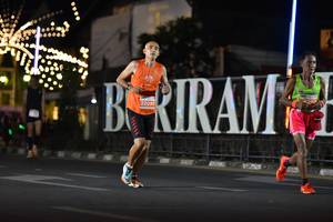 BIB: 22095
                            <button type="button" onclick="openModal(13727903)" class="btn btn-primary btn-sm float-right btn-popup" data-toggle="modal" data-target=".modal-high-quality">
                        <i class="fas fa-shopping-cart"></i> Add to Cart
                    </button>
                                            <button type="button" onclick="isThisMe(13727903, true)" class="btn btn-success btn-sm float-right btn-popup btn-isme hidden" data-toggle="tooltip" data-placement="bottom" title="นี่คือรูปของคุณใช่ไหม คลิกที่นี่เพื่อเอาเข้าอัลบั้ม">
                        <i class="fas fa-plus"></i> Add to album
                    </button>
                    <button type="button" onclick="isThisMe(13727903, false)" class="btn btn-warning btn-sm float-right btn-popup btn-isnotme hidden">
                        <i class="fas fa-ban"></i> Remove from album
                    </button>