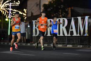 BIB: 42117, 1133, 20292
                            <button type="button" onclick="openModal(13725767)" class="btn btn-primary btn-sm float-right btn-popup" data-toggle="modal" data-target=".modal-high-quality">
                        <i class="fas fa-shopping-cart"></i> Add to Cart
                    </button>
                                            <button type="button" onclick="isThisMe(13725767, true)" class="btn btn-success btn-sm float-right btn-popup btn-isme hidden" data-toggle="tooltip" data-placement="bottom" title="นี่คือรูปของคุณใช่ไหม คลิกที่นี่เพื่อเอาเข้าอัลบั้ม">
                        <i class="fas fa-plus"></i> Add to album
                    </button>
                    <button type="button" onclick="isThisMe(13725767, false)" class="btn btn-warning btn-sm float-right btn-popup btn-isnotme hidden">
                        <i class="fas fa-ban"></i> Remove from album
                    </button>