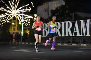BIB: 22911
                            <button type="button" onclick="openModal(13726216)" class="btn btn-primary btn-sm float-right btn-popup" data-toggle="modal" data-target=".modal-high-quality">
                        <i class="fas fa-shopping-cart"></i> Add to Cart
                    </button>
                                            <button type="button" onclick="isThisMe(13726216, true)" class="btn btn-success btn-sm float-right btn-popup btn-isme hidden" data-toggle="tooltip" data-placement="bottom" title="นี่คือรูปของคุณใช่ไหม คลิกที่นี่เพื่อเอาเข้าอัลบั้ม">
                        <i class="fas fa-plus"></i> Add to album
                    </button>
                    <button type="button" onclick="isThisMe(13726216, false)" class="btn btn-warning btn-sm float-right btn-popup btn-isnotme hidden">
                        <i class="fas fa-ban"></i> Remove from album
                    </button>